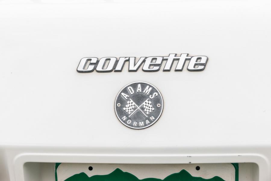 Логотип Chevrolet Corvette (1YZ67) 1977 года  (фото 17 из 66)